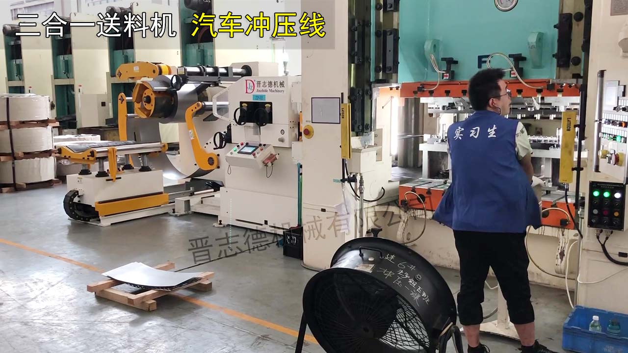 三合一整平送料机交付东风汽车