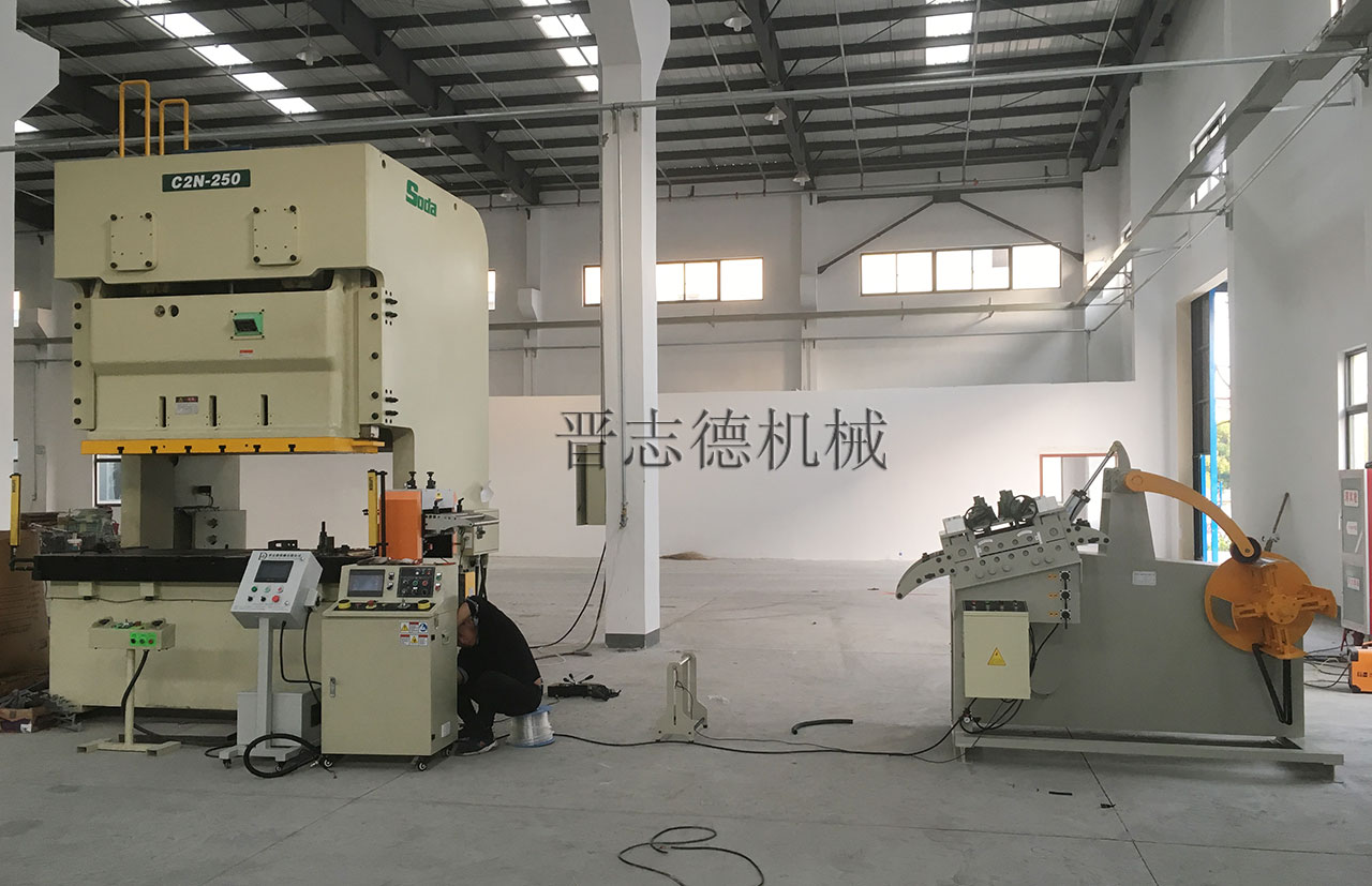 厚板二合一料架兼整平机交付,二合一料架兼整平机交货