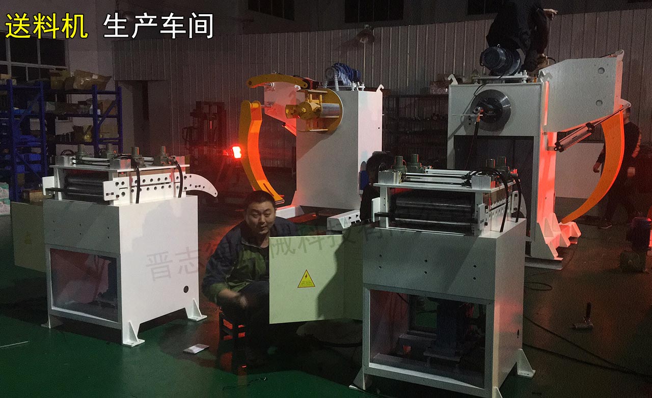 二合一料架兼整平机夜间装配